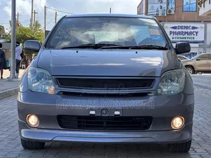 Toyota IST 2005 Gray