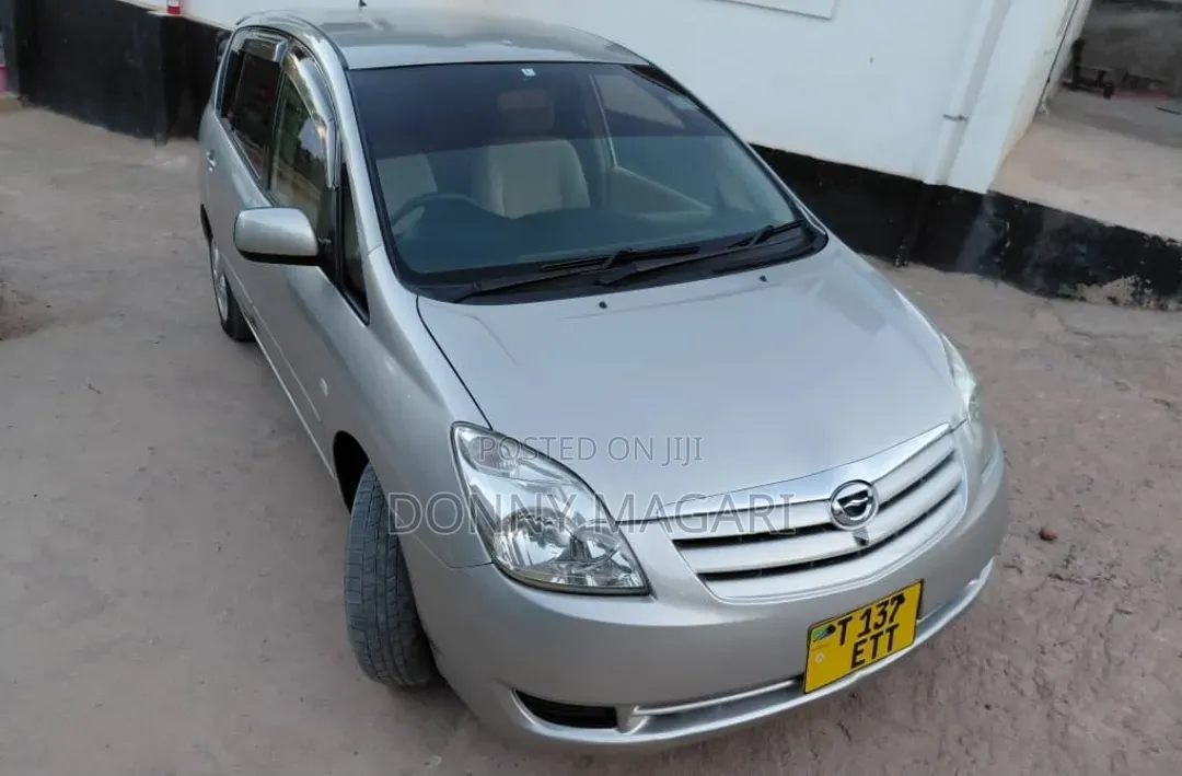 Toyota Corolla Spacio 2006 Gold