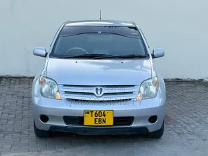 Toyota IST 2005 Silver