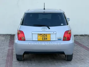 Toyota IST 2005 Silver