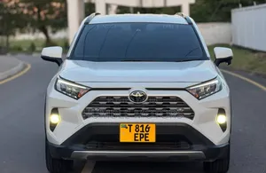 Toyota RAV4 2021 White