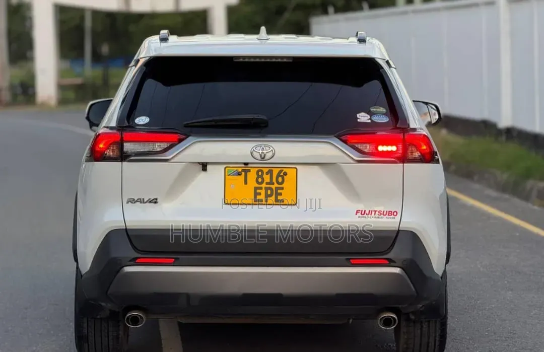 Toyota RAV4 2021 White