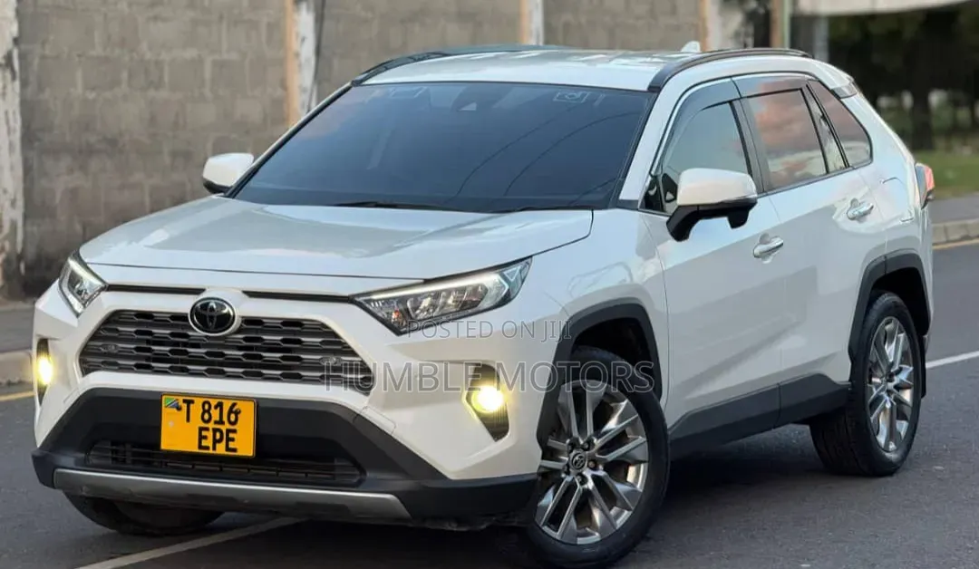 Toyota RAV4 2021 White