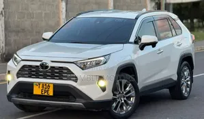 Toyota RAV4 2021 White