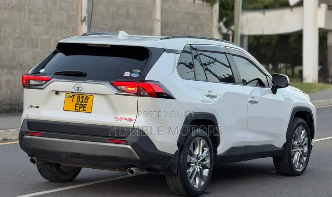 Toyota RAV4 2021 White