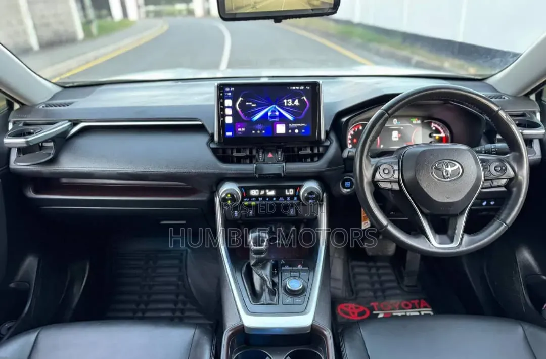 Toyota RAV4 2021 White