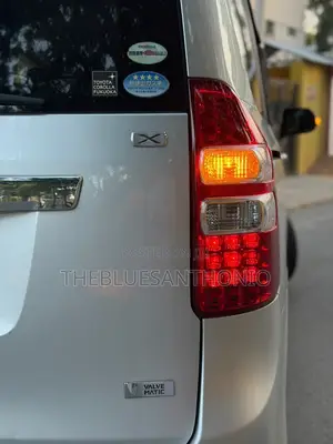 Toyota Noah 2012 Silver