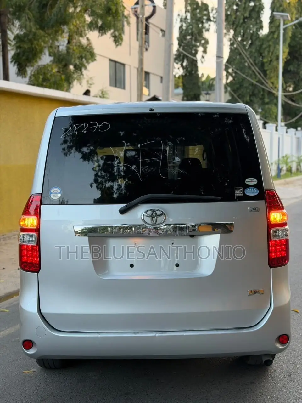 Toyota Noah 2012 Silver