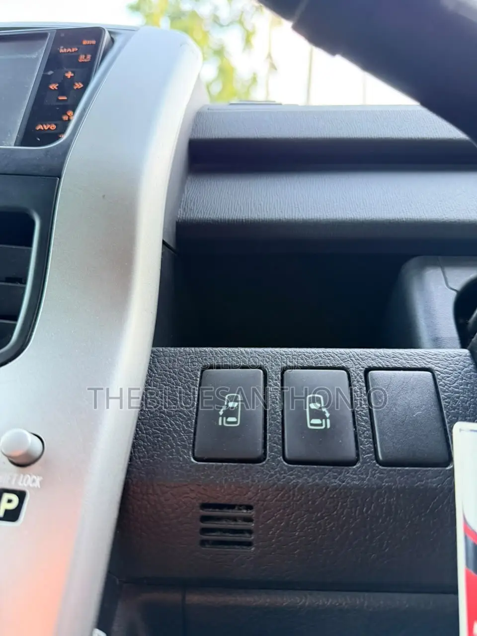 Toyota Noah 2012 Silver
