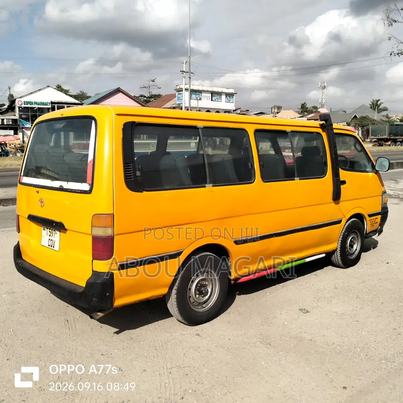 Toyota HiAce 1998 Yellow