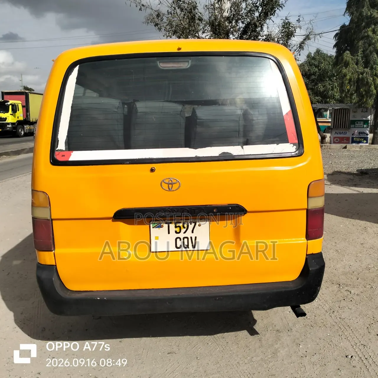 Toyota HiAce 1998 Yellow