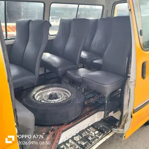Toyota HiAce 1998 Yellow
