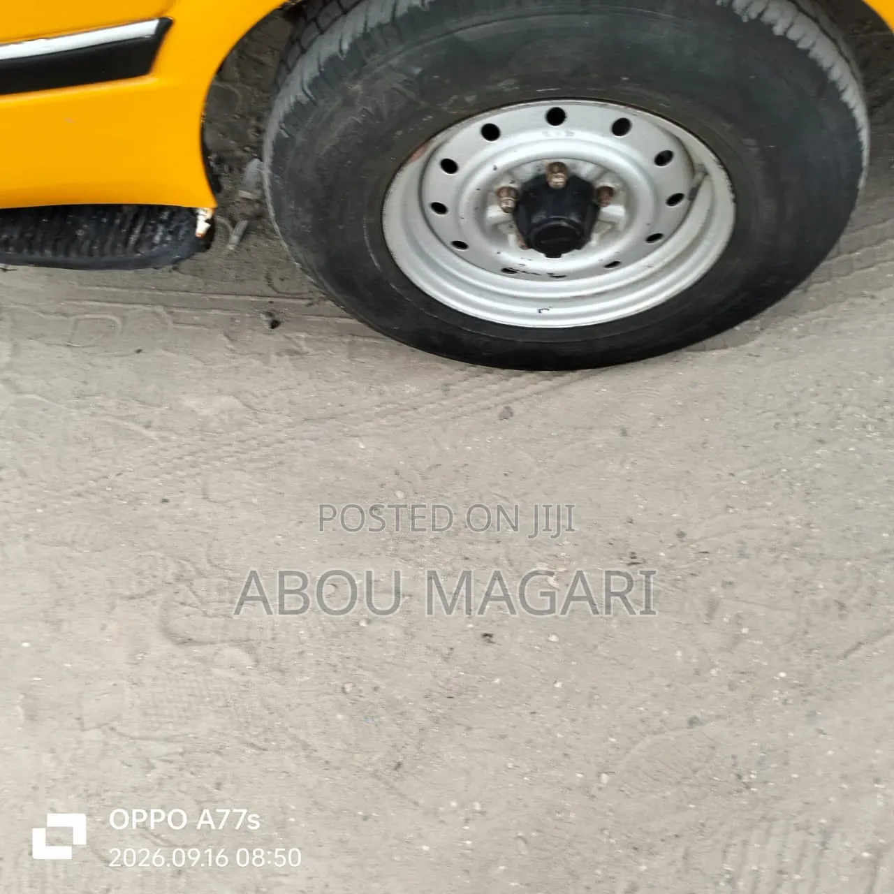 Toyota HiAce 1998 Yellow