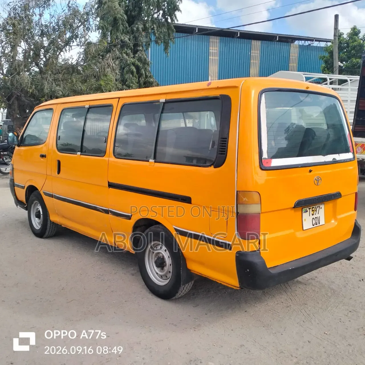 Toyota HiAce 1998 Yellow