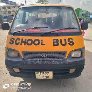 Toyota HiAce 1998 Yellow
