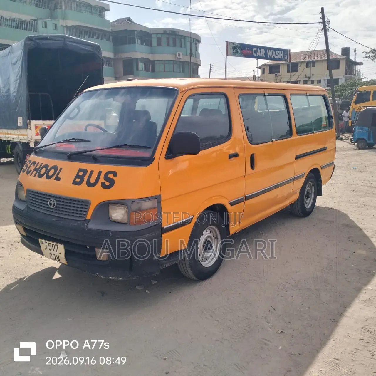 Toyota HiAce 1998 Yellow