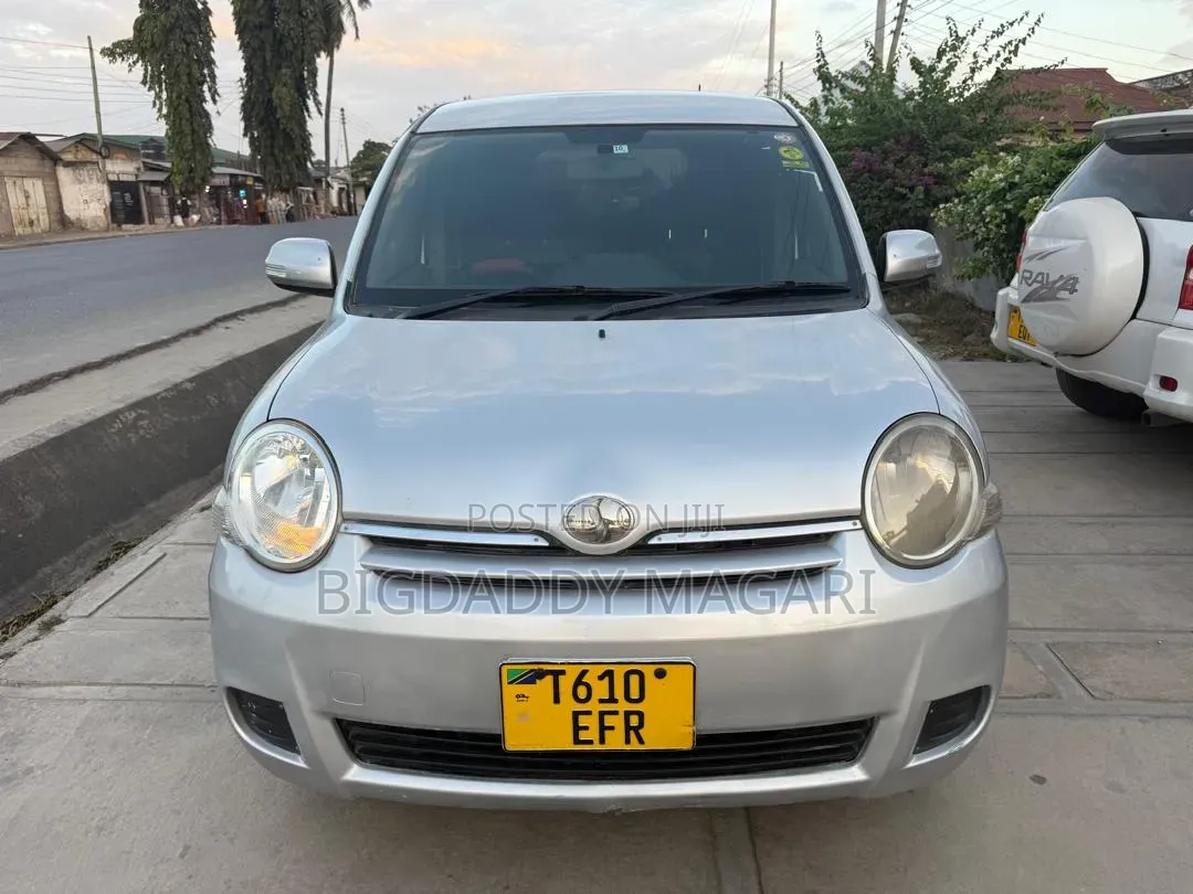 Toyota Sienta 2009
