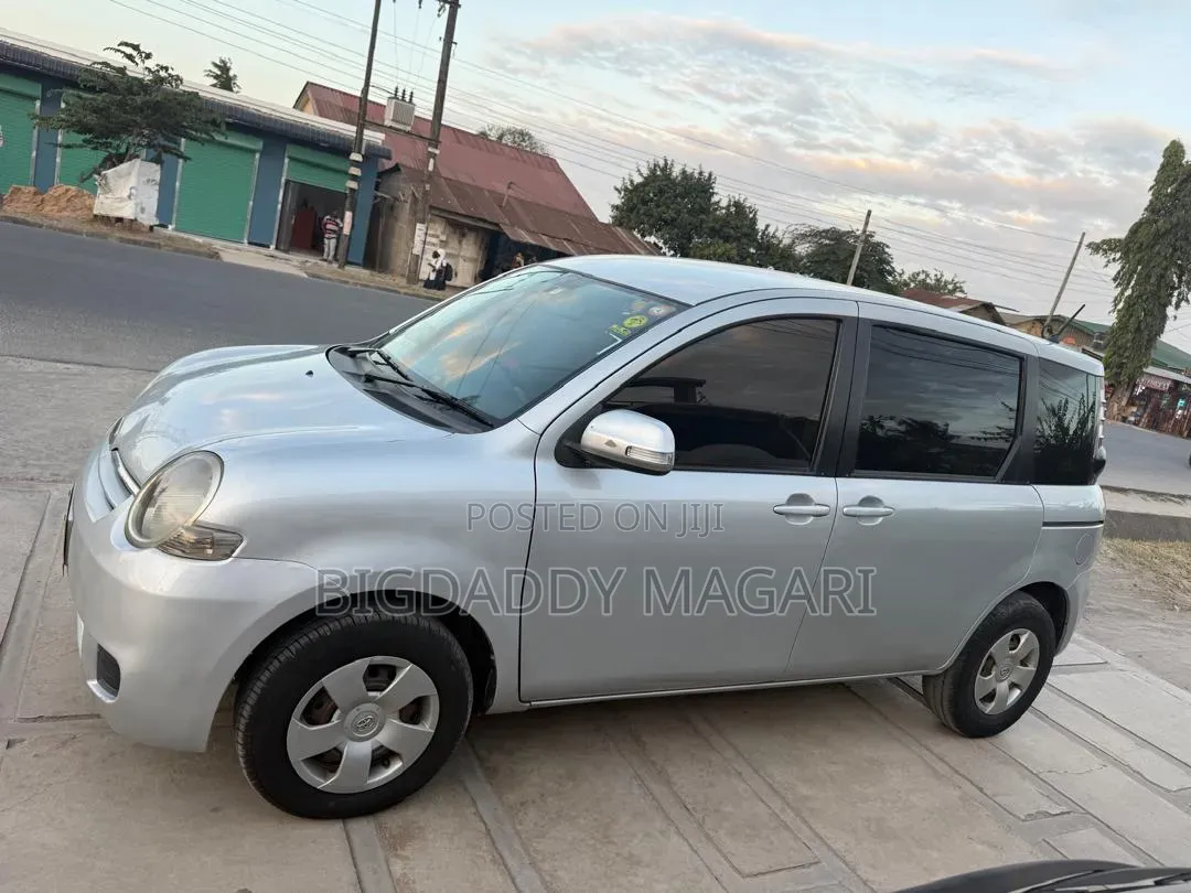 Toyota Sienta 2009