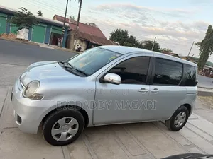 Toyota Sienta 2009