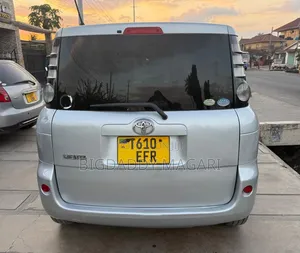Toyota Sienta 2009