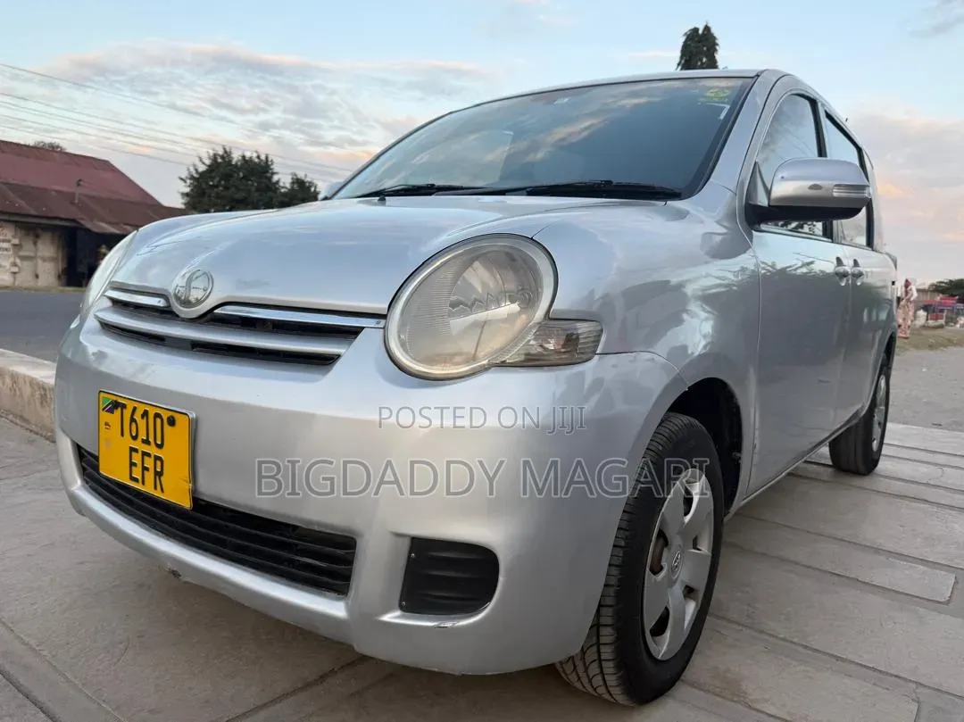 Toyota Sienta 2009