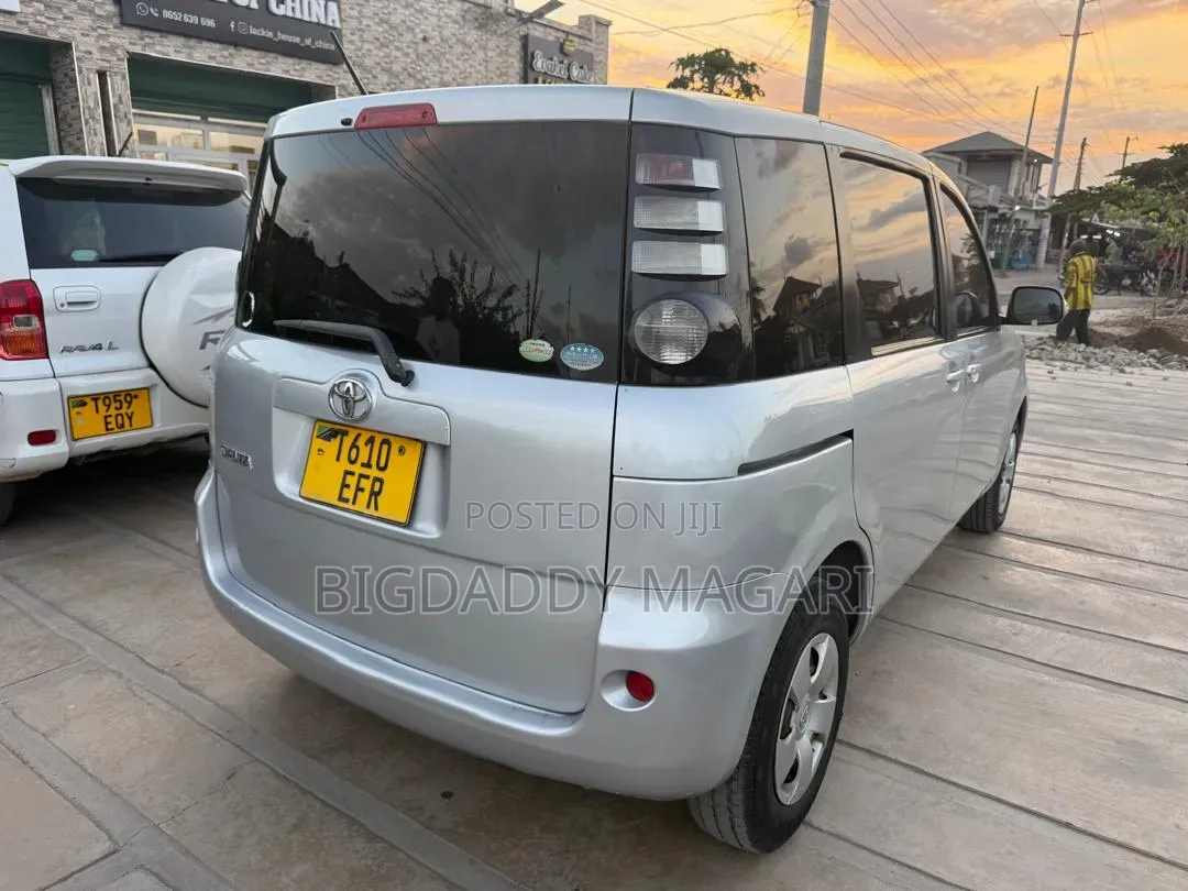 Toyota Sienta 2009