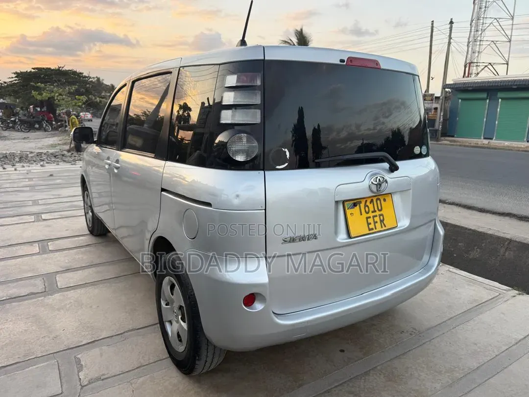 Toyota Sienta 2009