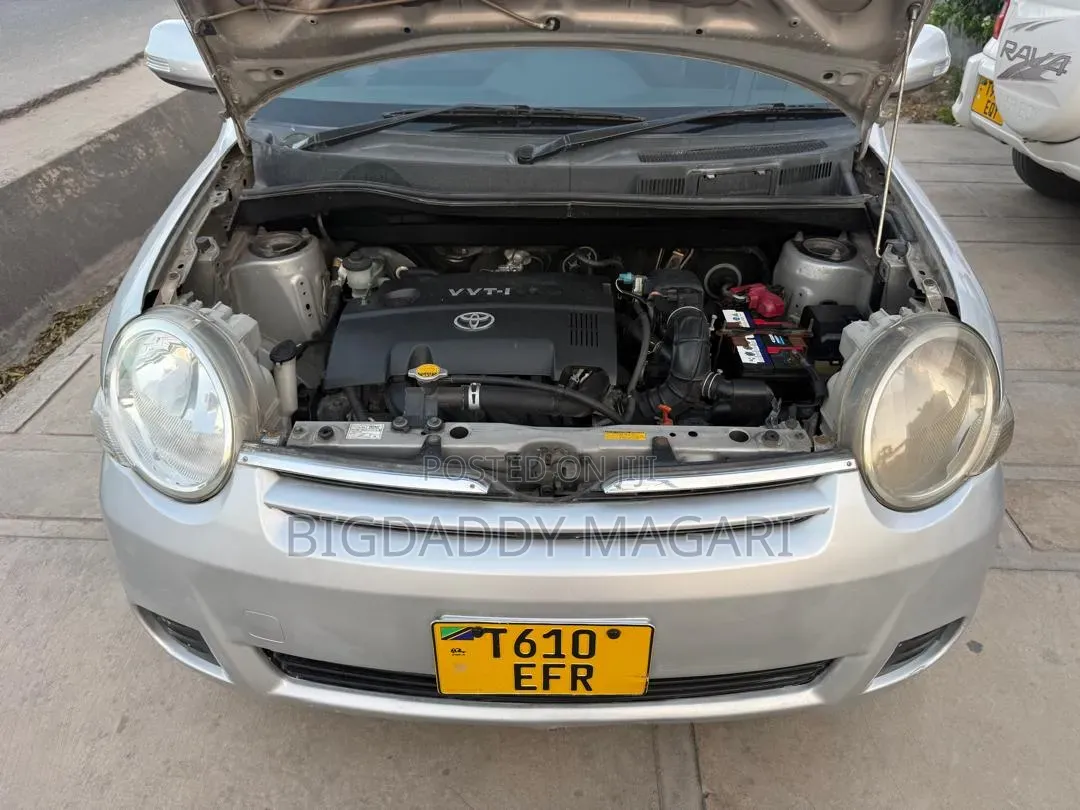 Toyota Sienta 2009