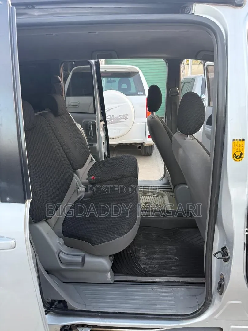 Toyota Sienta 2009