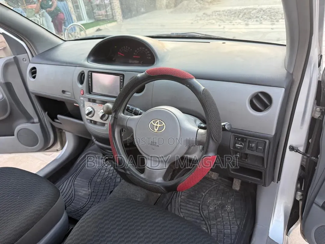 Toyota Sienta 2009