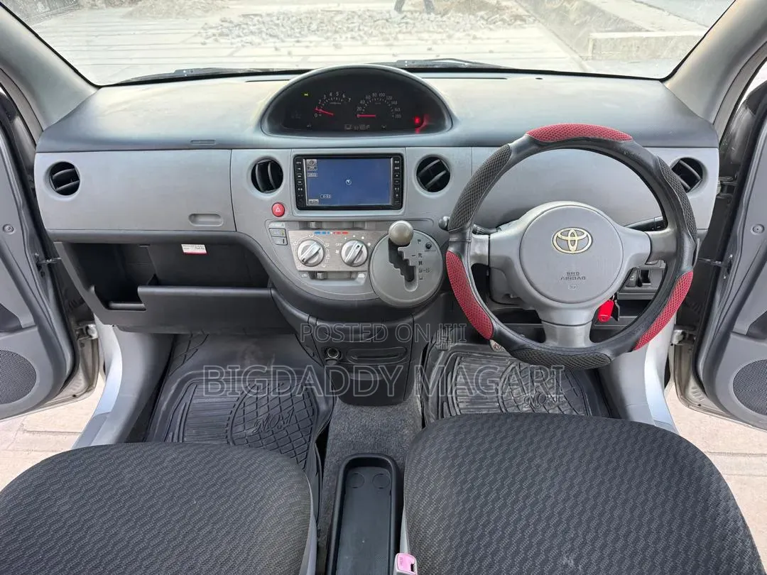 Toyota Sienta 2009
