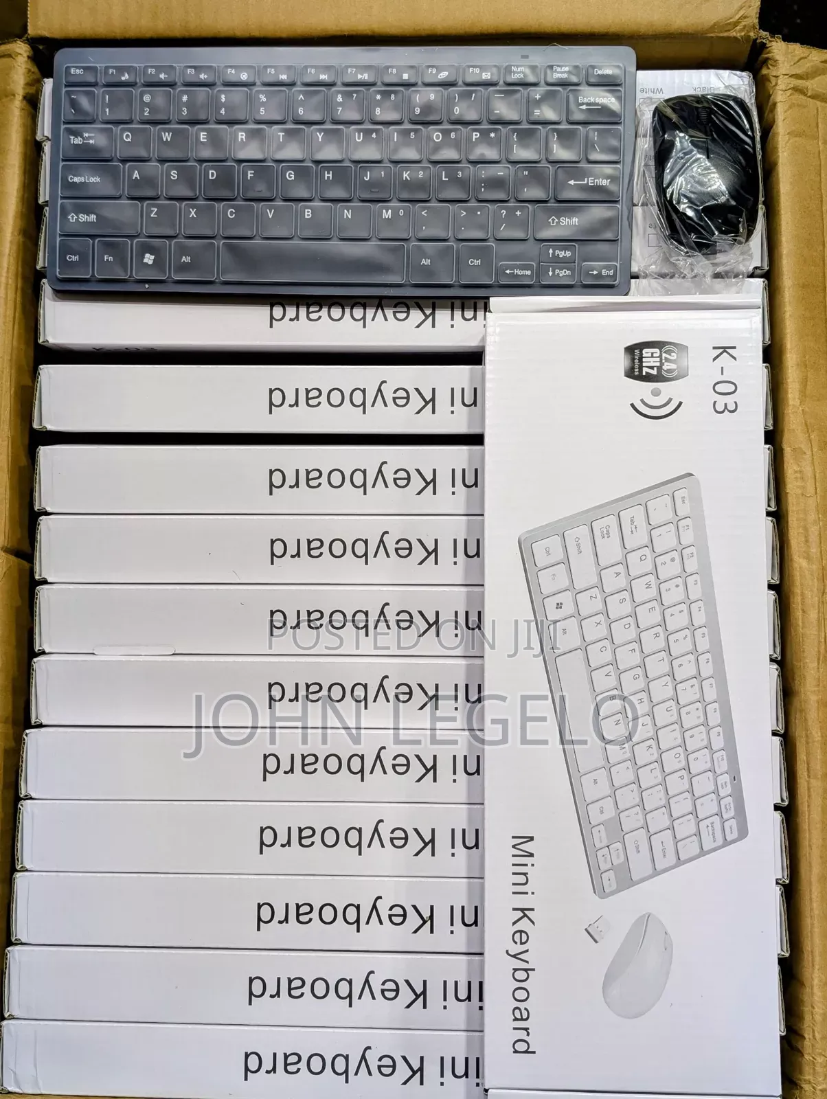 *Mini Wireless Keyboard Na Mouse Yake*