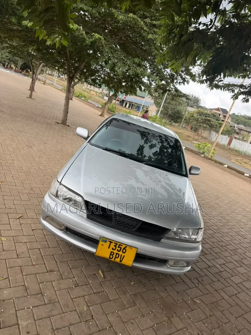 Toyota Carina 2000 Silver