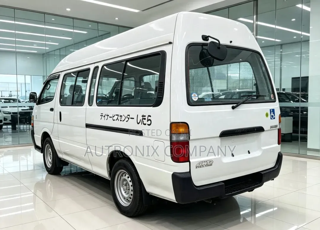 Toyota HiAce 2000 White
