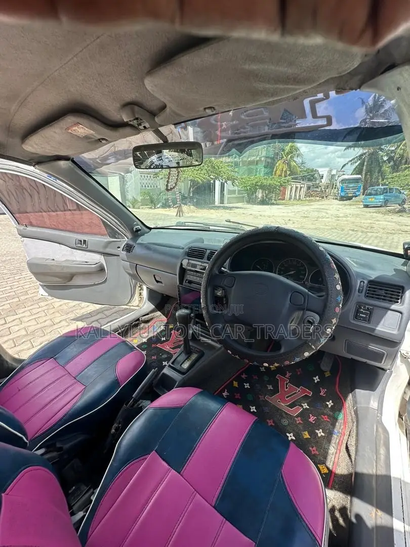 Toyota Starlet 2000 White