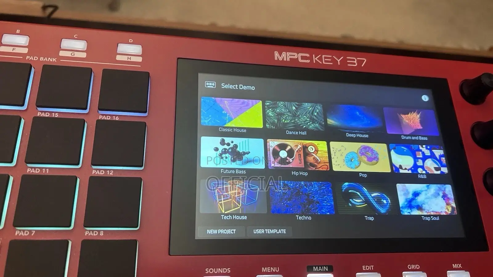 Akai MPC Key 37 Standalone Production Keyboard (Sampler + Synth)