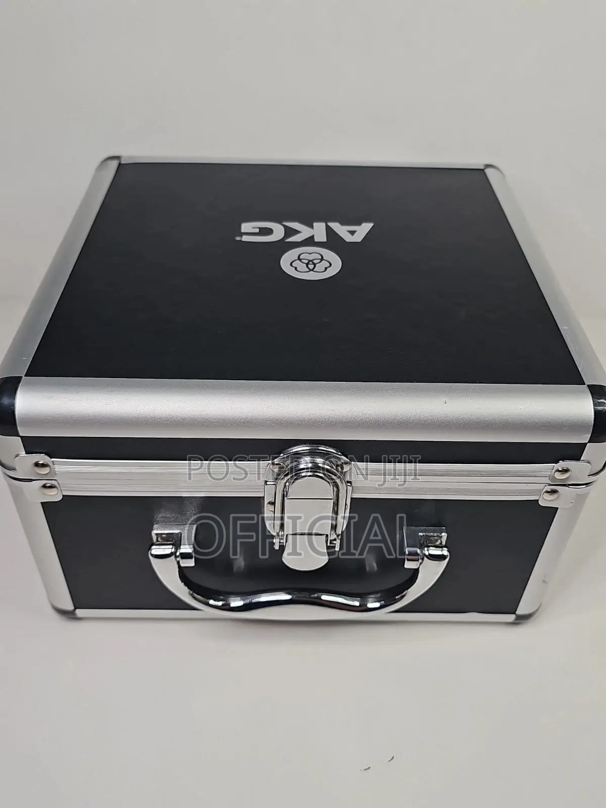 AKG P420 Studio Condenser Microphone + Case, Shock Mount XLR Cable