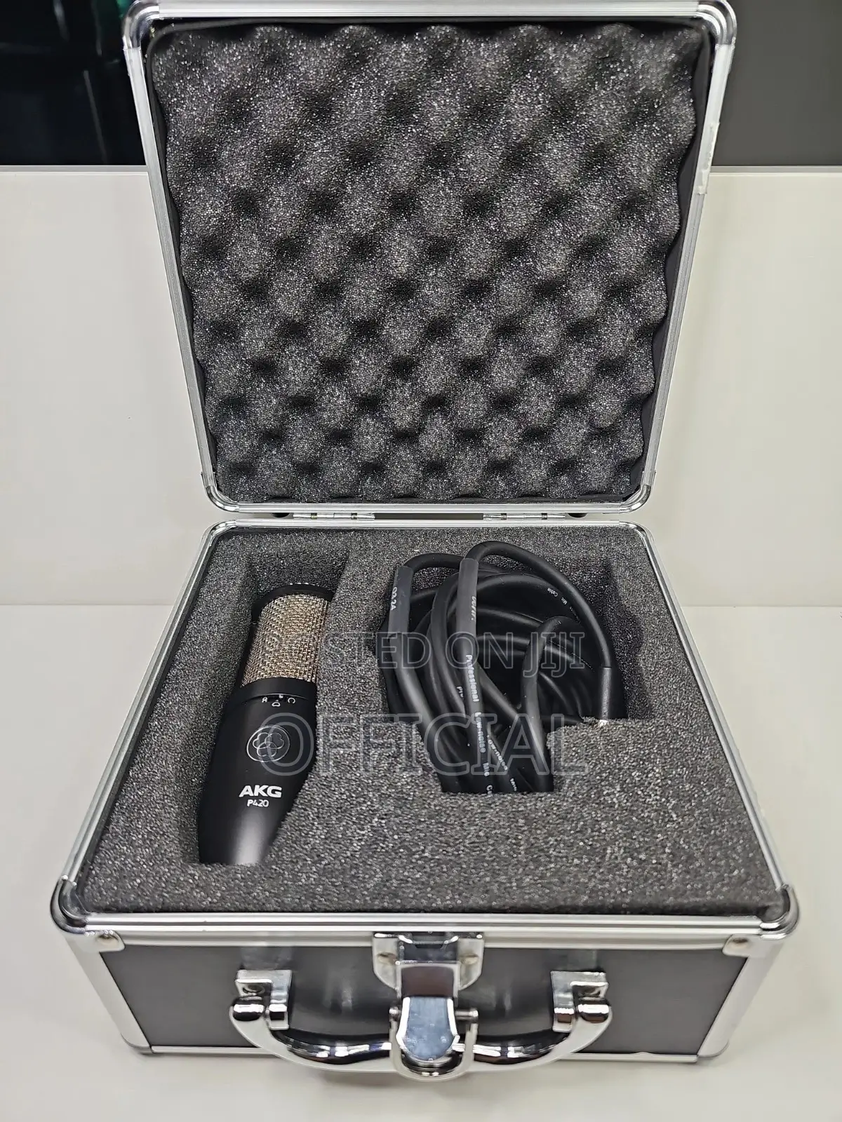 AKG P420 Studio Condenser Microphone + Case, Shock Mount XLR Cable
