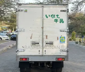 Mitsubishi Canter Custom Refrigerator Tani 2.5(tonnes) Mpya(chasis).