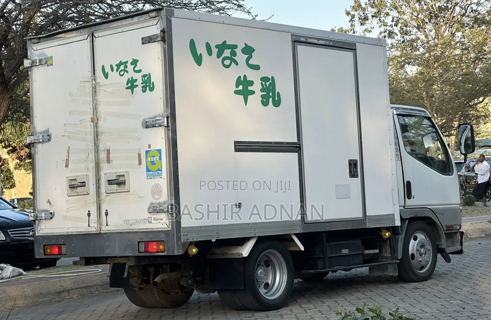 Mitsubishi Canter Custom Refrigerator Tani 2.5(tonnes) Mpya(chasis).