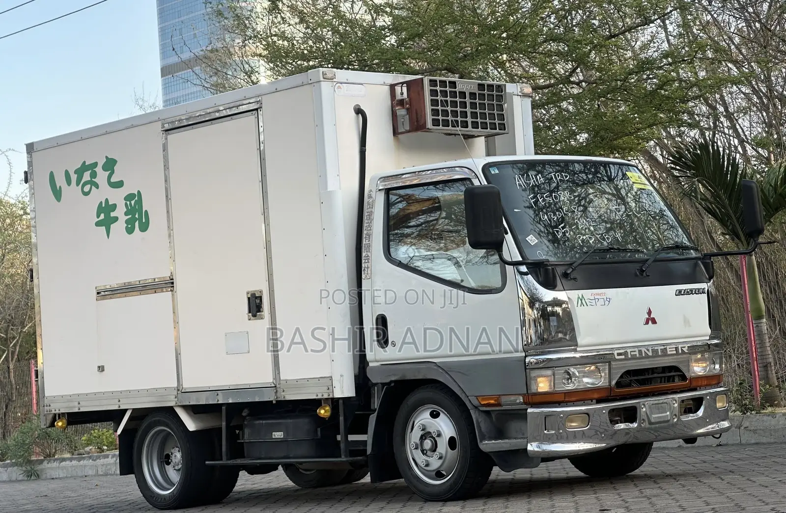 Mitsubishi Canter Custom Refrigerator Tani 2.5(tonnes) Mpya(chasis).