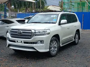 Toyota Land Cruiser 4.6 V8 AX 2016 White