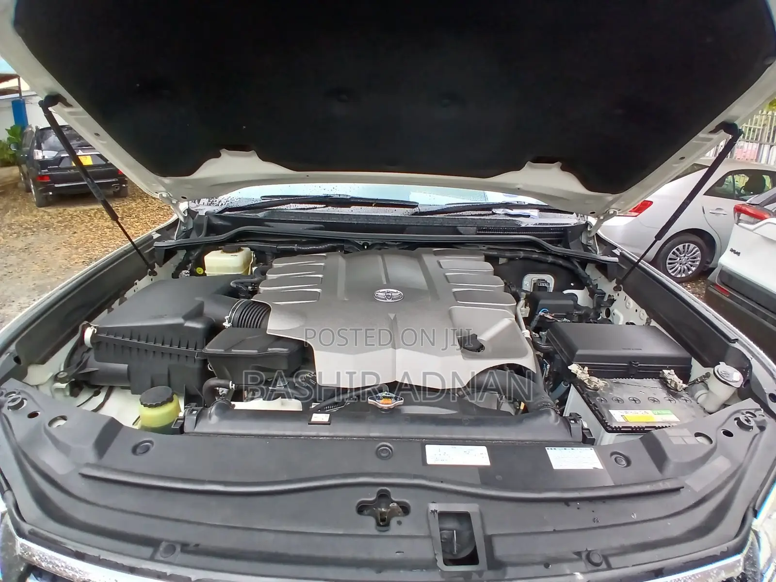 Toyota Land Cruiser 4.6 V8 AX 2016 White