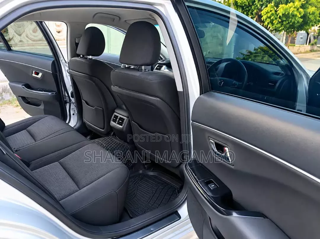 Toyota Crown 2009 Silver