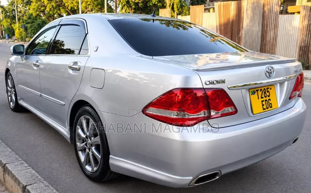 Toyota Crown 2009 Silver