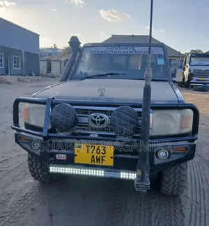 Toyota Land Cruiser 1999 Blue