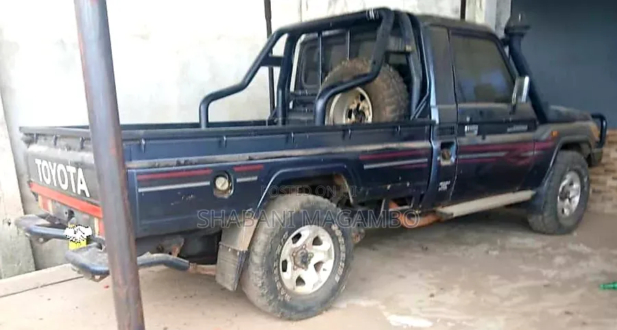 Toyota Land Cruiser 1999 Blue