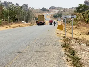 Kiwanja Cha Kwanza Lami SQM 4,800 Kinauzwa Fella