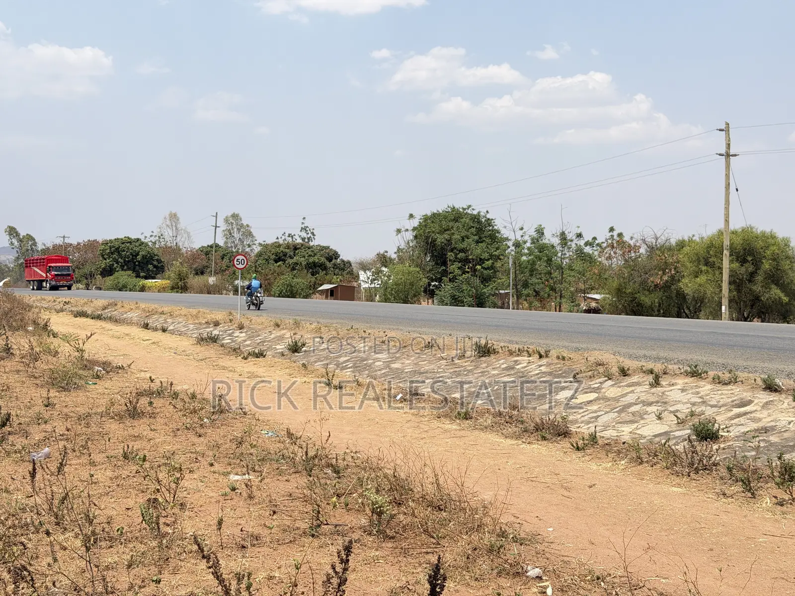 Kiwanja Cha Kwanza Lami SQM 4,800 Kinauzwa Fella