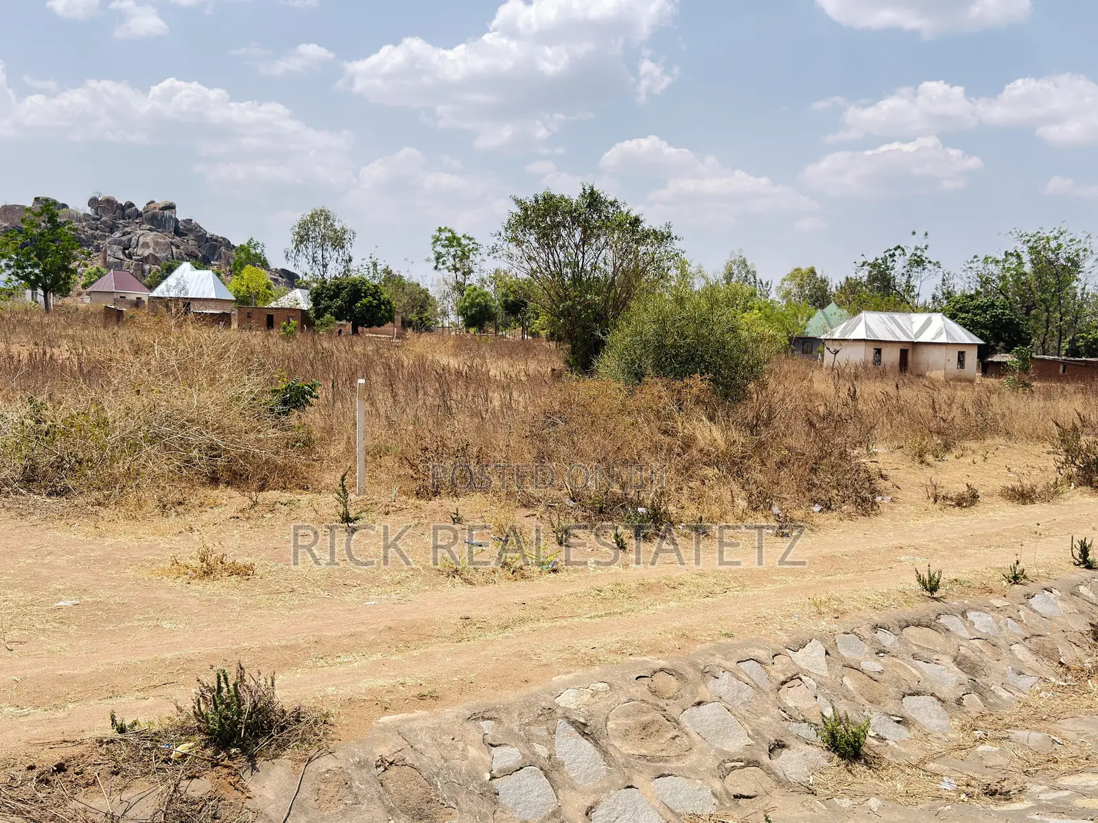 Kiwanja Cha Kwanza Lami SQM 4,800 Kinauzwa Fella